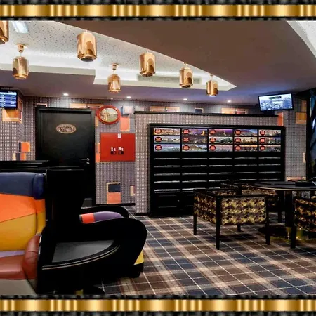Jaguar - Airport To And Center And Vice-versa Is A Free And Continuous Shuttle Service From 7am To 8pm Hotel