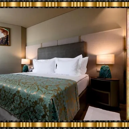 Hotel Jaguar - Airport To And Center And Vice-versa Is A Free And Continuous Shuttle Service From 7am To 8pm Oporto