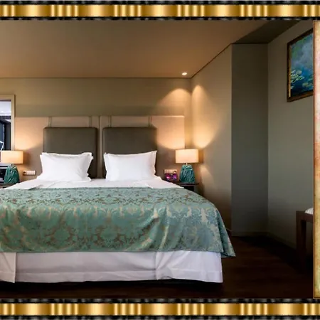 Hotel Jaguar - Airport To And Center And Vice-versa Is A Free And Continuous Shuttle Service From 7am To 8pm Oporto
