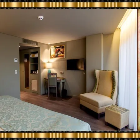 Jaguar - Airport To And Center And Vice-versa Is A Free And Continuous Shuttle Service From 7am To 8pm Hotel Oporto